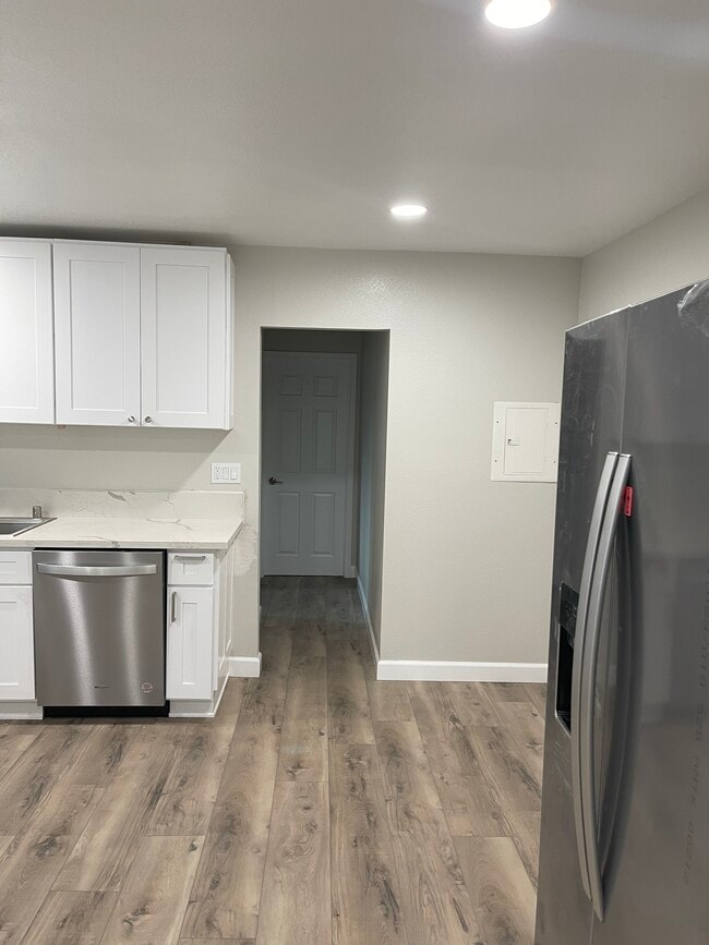 Kitchen - 1012 Cypress Ave