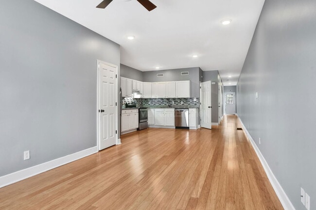 Building Photo - 423 S Wenzel St