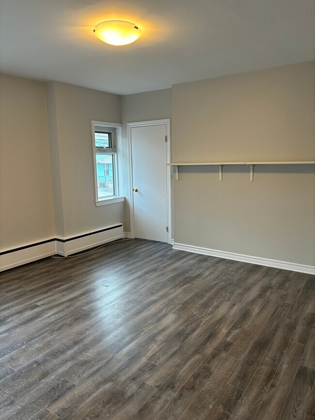 Building Photo - SPACIOUS TWO BEDROOM APARTMENT AVAILABLE - DOWNTOWN DARTMOUTH