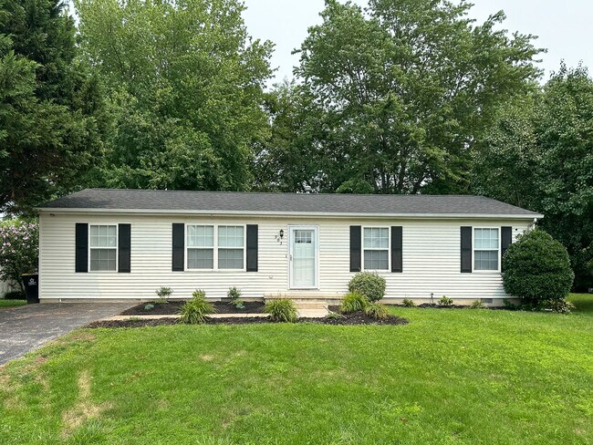 Exterior - Parte delantera - 903 Queens Ct
