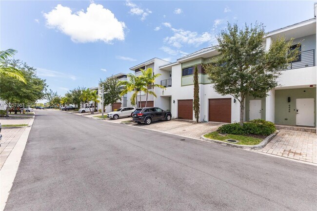 Foto del edificio - 4444 NW 9th St.
