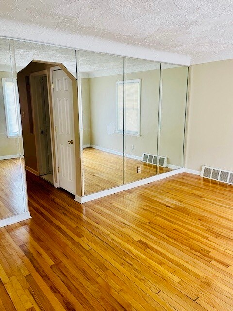 Foto del edificio - 21501 Pembroke Ave