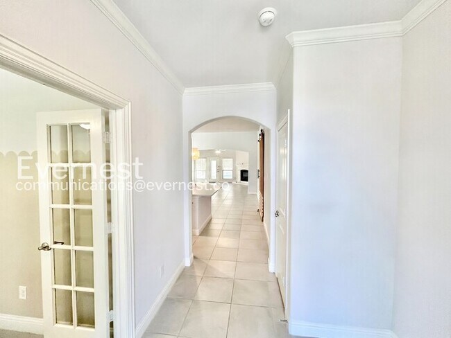 Building Photo - 10233 Marathon Ct