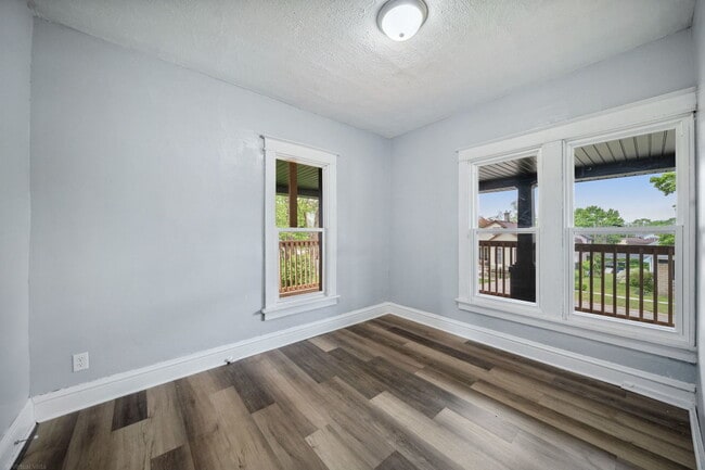 Building Photo - 132 Akin Ave