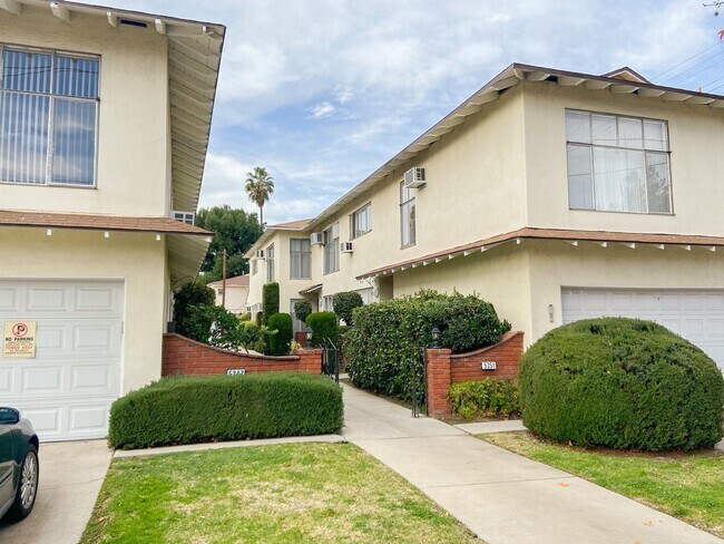Primary Photo - 5347 Vantage Ave