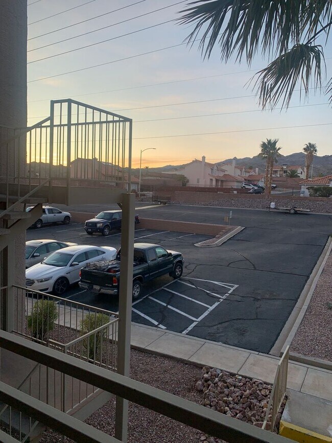Foto del edificio - Gated Laughlin Condominium