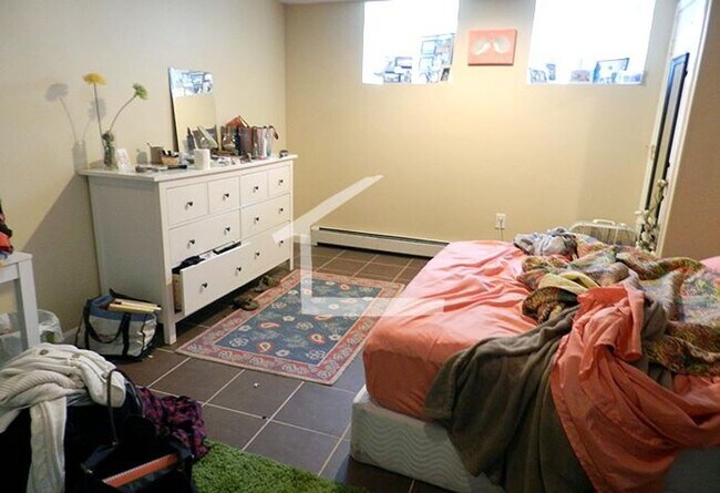 Foto del edificio - BIG ALLSTON 6 BED 2 BATH WITH EAT-IN KITCH...