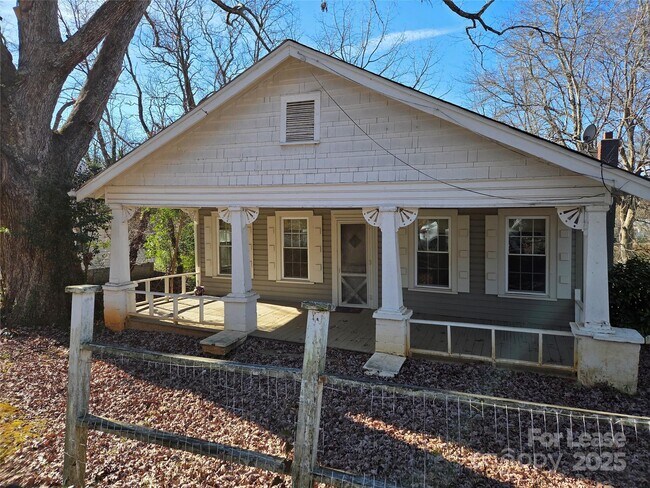 Foto del edificio - 405 S Yates St