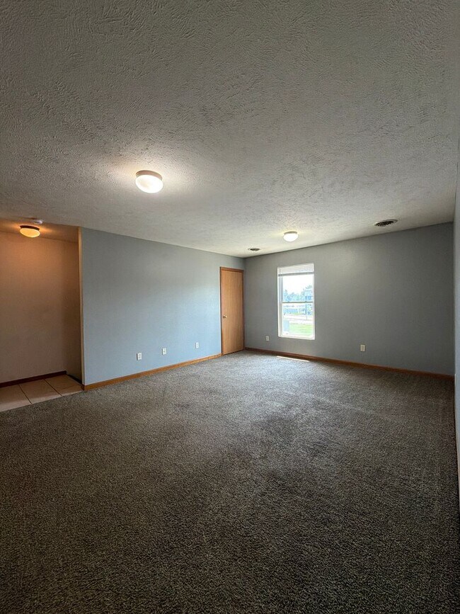 Building Photo - 269 Woodridge Ct