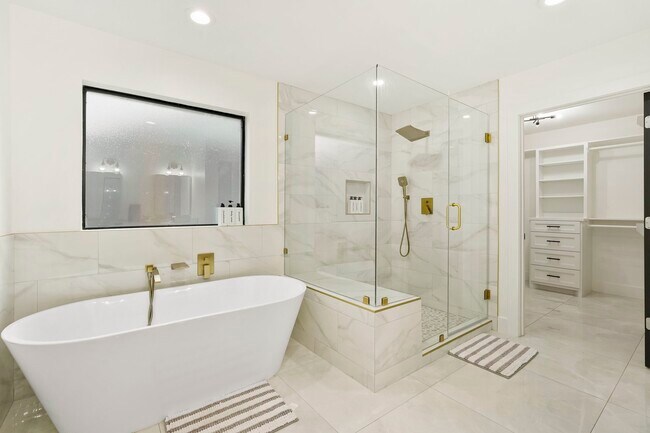 Foto del edificio - 3327 Freshmeadows Dr