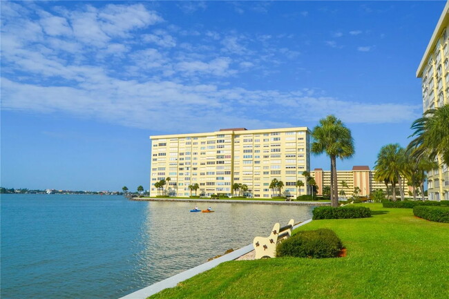 Foto del edificio - 4750 Cove Cir