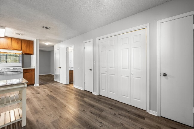 Building Photo - 205 Marquette St