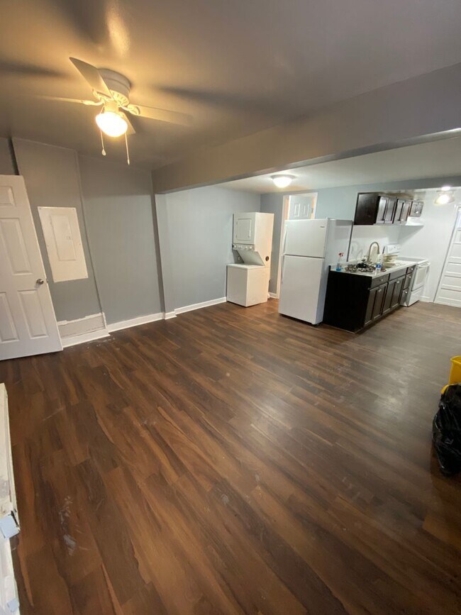 Building Photo - 2 bed 2 level row house in Church Hill! Al...