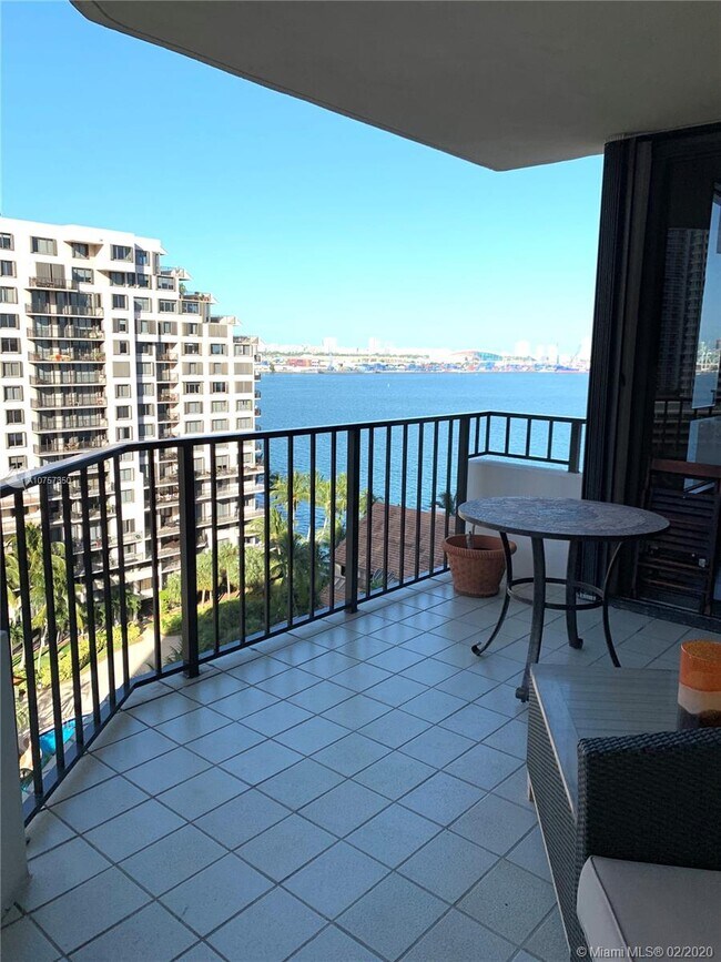 Foto del edificio - 520 Brickell Key Dr