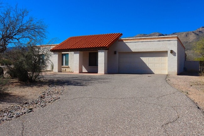 Building Photo - 3 Bedroom, 2.5 Bath