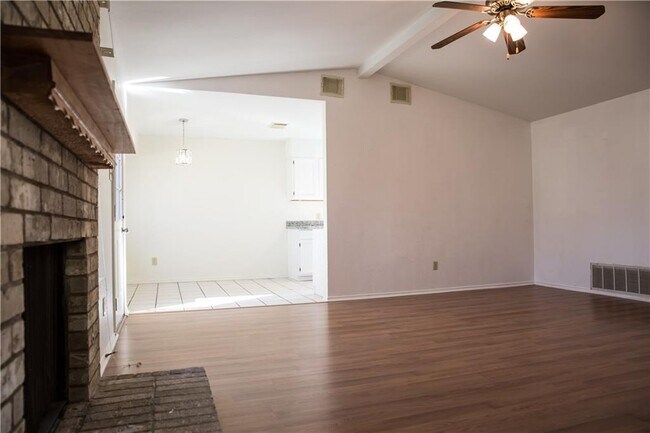 Foto del edificio - 5912 Shreveport Dr