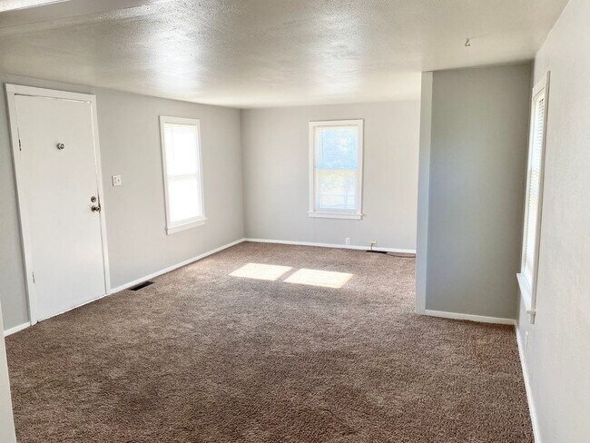 Foto del edificio - 1900 W Division