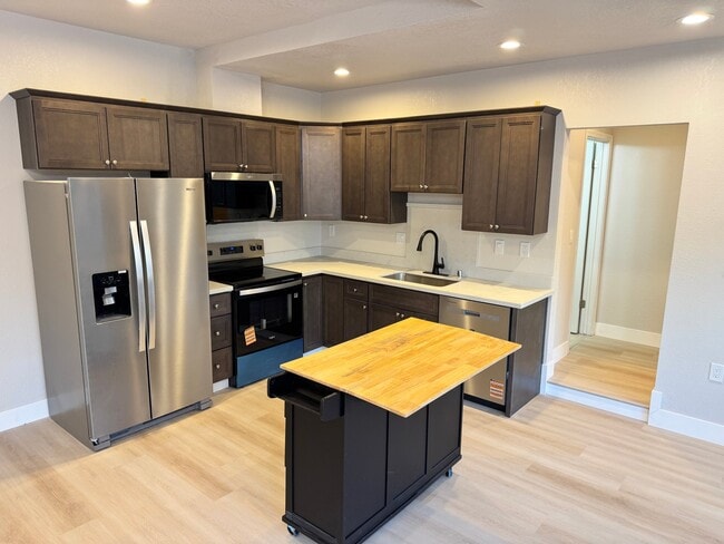 Foto del edificio - 2636 Gaines Ct
