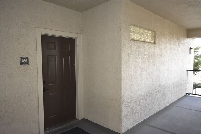 Foto del edificio - 701 Gibson Dr