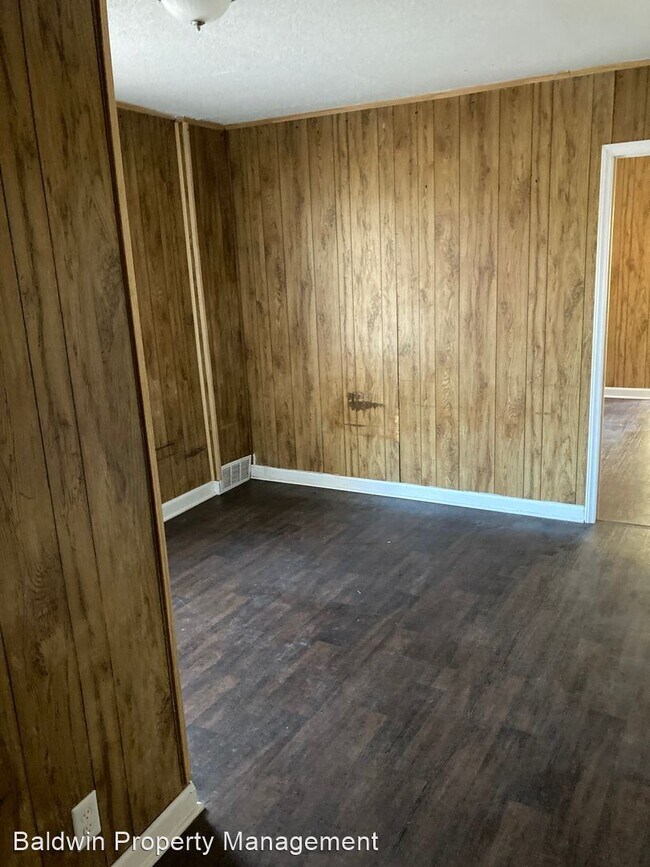 Building Photo - 3 br, 1 bath House - 1542 NE 24TH STREET