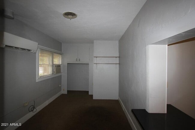 Building Photo - 903 S Ash Ave