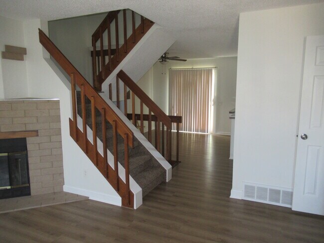 Foto del edificio - 3909 Smoke Tree Dr