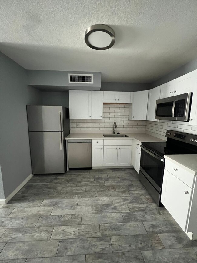 Building Photo - 12731 W Tasha Dr