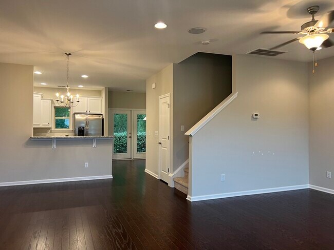Building Photo - Beautiful 3 Bedroom 2.5 bath Townhome in t...