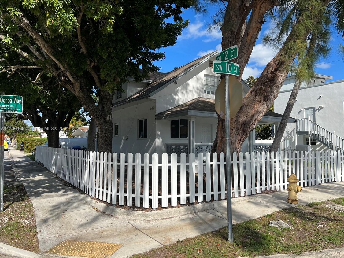 Primary Photo - 1237 SW 10th St