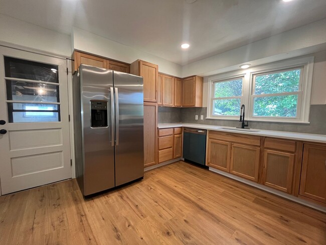 Foto del edificio - Updated 3 BR/2 BA home in a great Eagan ne...