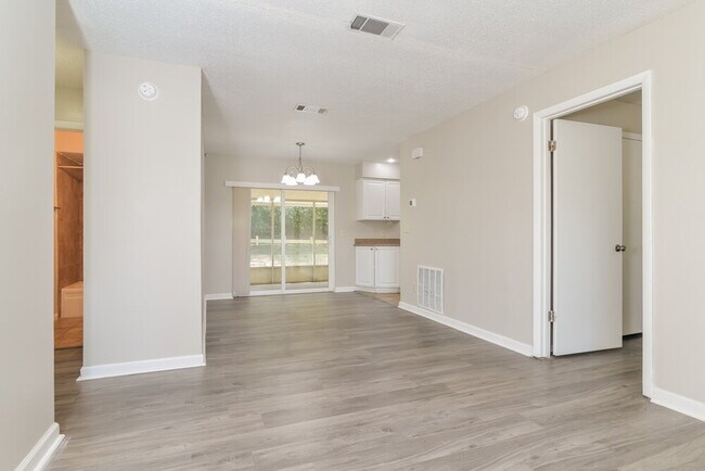 Foto del edificio - 270 Crestview Dr