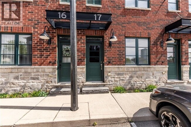 Building Photo - 290 Barton St W