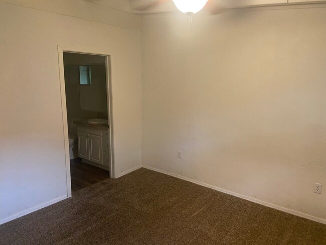 Building Photo - 423 N Olsen Ave