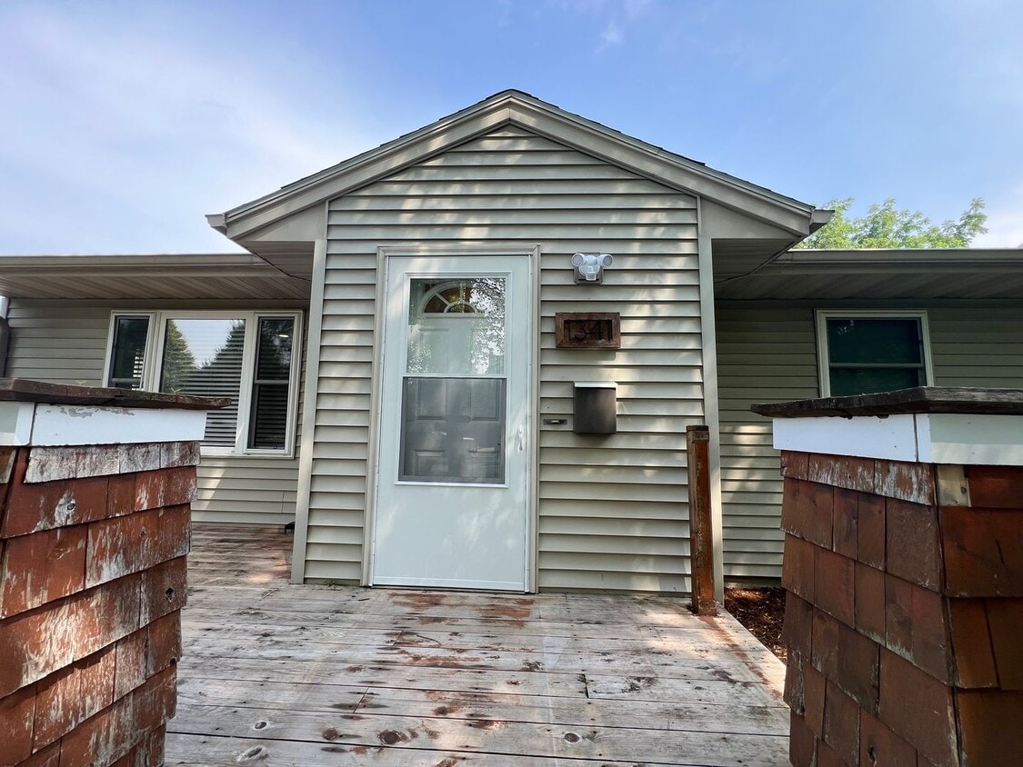 Primary Photo - Lovely North Fargo Home