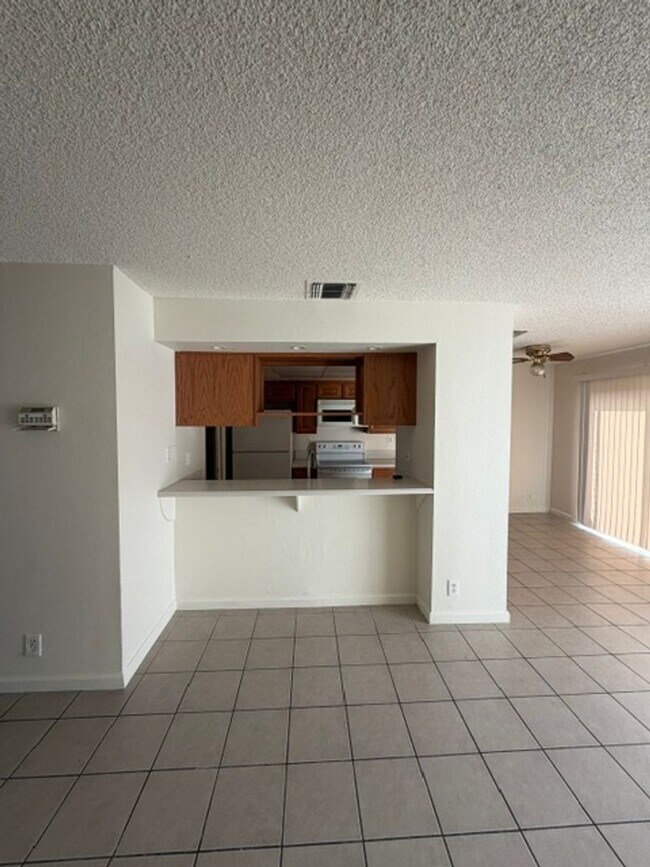 Foto del edificio - Beautiful 2 Bedroom and 2.5 Bathroom Condo $1,775.00
