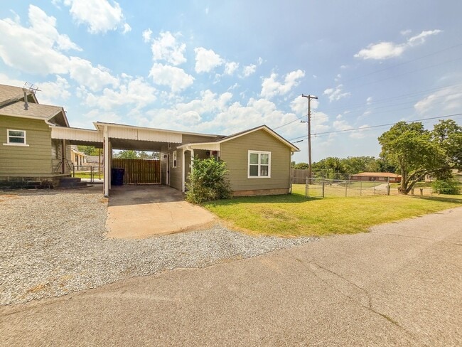Building Photo - Cute Efficiency Studio Style Home in Shawnee!