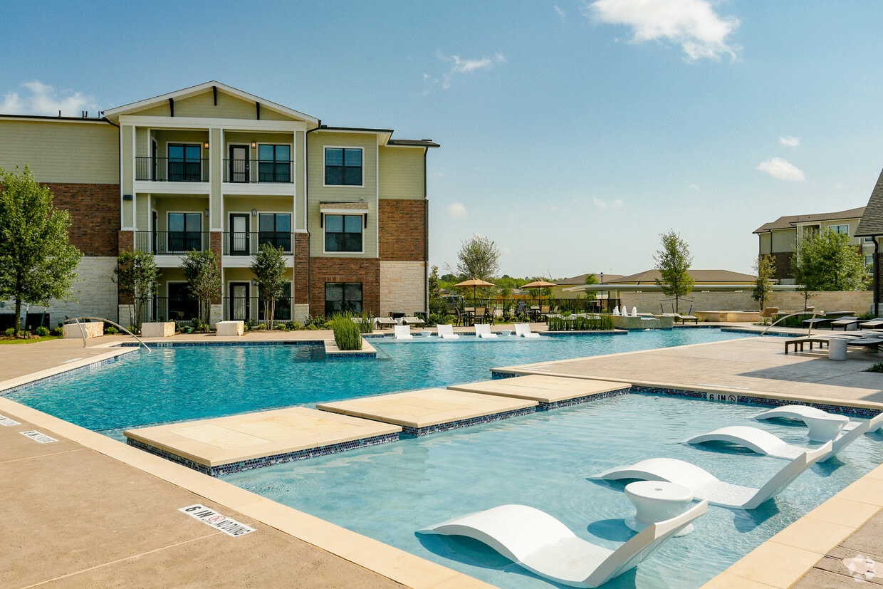 Falcon at Grand Harbor Apartments in Katy, TX
