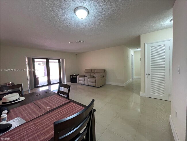 Building Photo - 3 br, 2 bath House - 8612 SW 148th Pl