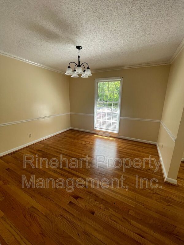 Building Photo - 905 Hillcroft Pl