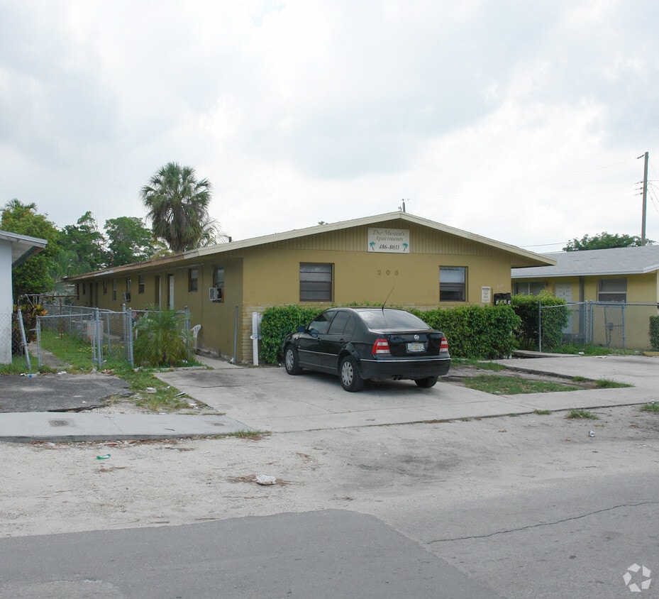 Building Photo - 205 NW 11th Ave