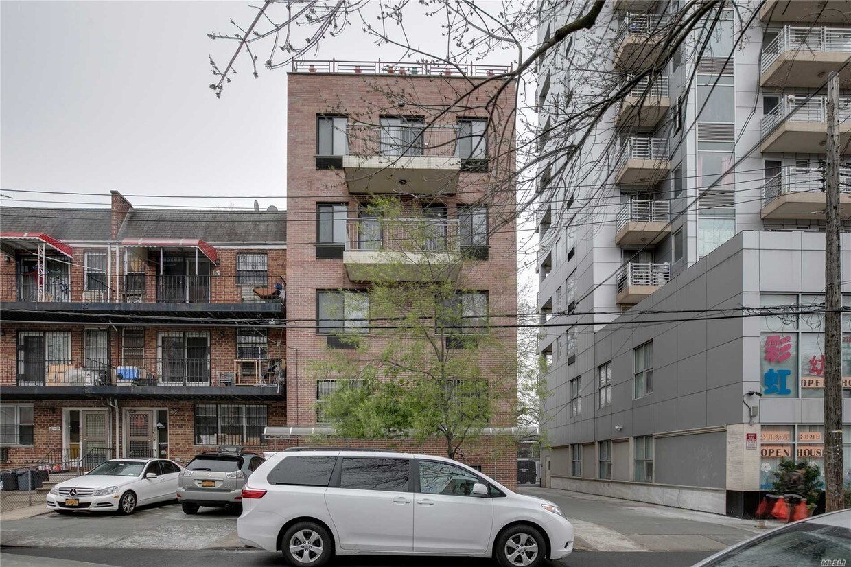 Primary Photo - 133-26 Avery Ave