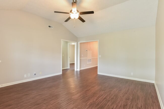 Building Photo - 956 Tom Hailey Blvd