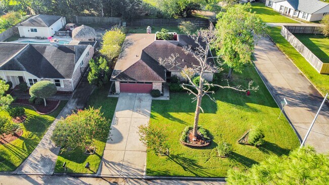 Building Photo - 403 Westwood Dr