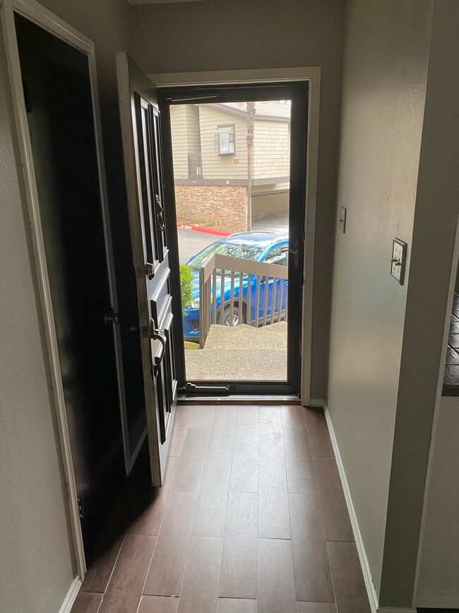 Escaleras de entrada principal - 11815 Vance Jackson Rd