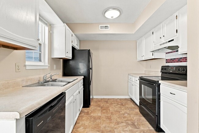 Building Photo - 46 Otsego Dr