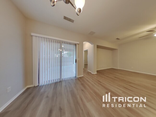 Foto del edificio - 16823 W Cottonwood St