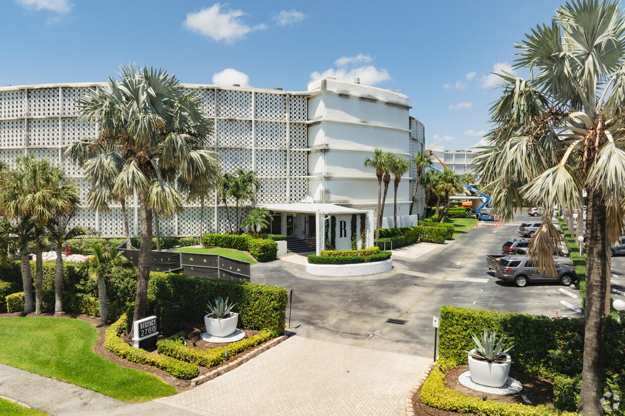 Building Photo - The Regency of Palm Beach