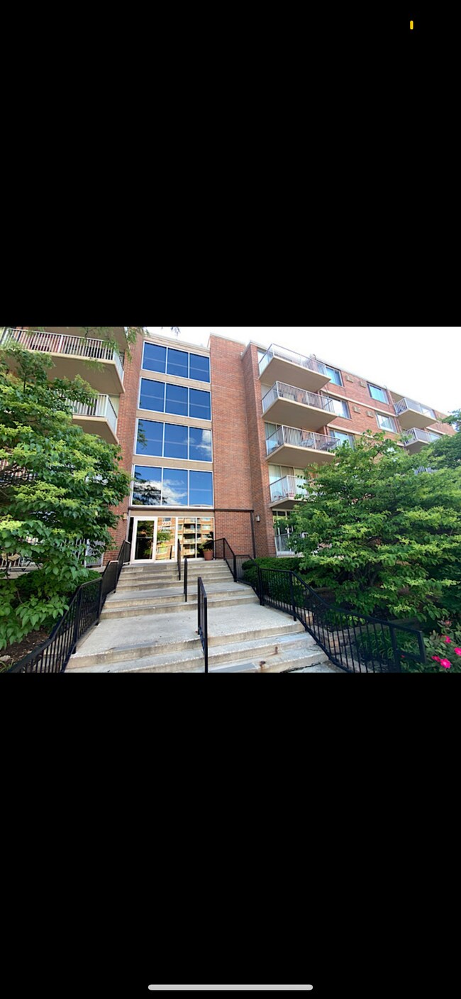 Foto del edificio - 2222 S Stewart Ave