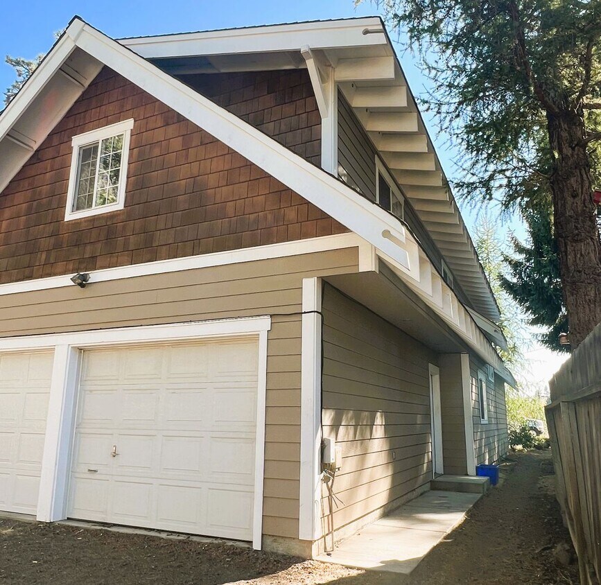 Foto principal - 1232 NW Cumberland Ave