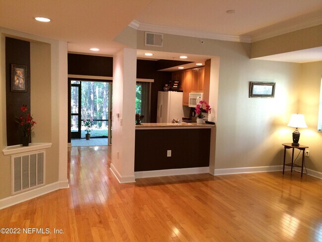 Foto del edificio - 9745 Touchton Rd